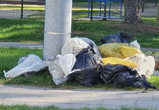 Śmieci zebrane przez uczniów ZSS w Jarocinie.