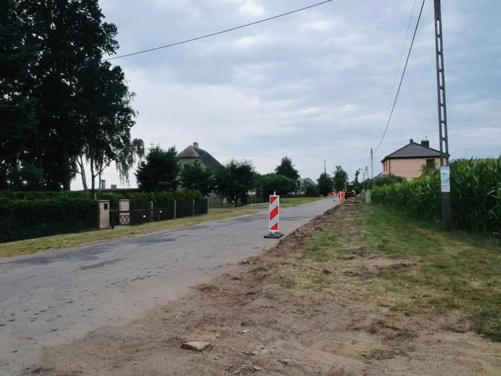 Przebudowa drogi powiatowej Żerków-Bieździadów