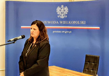 Starosta Lidia Czechak podczas uroczystego podpisania umowy na dofinansowanie drogi z FDS.